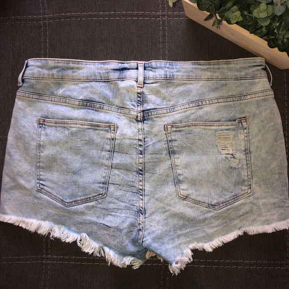 Acid Wash Denim Shorts - Like New! - Picture 4 of 6